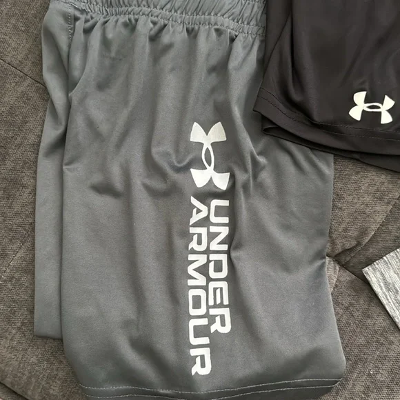 Under Armour  Athletic Shorts in Black and Gray size 6 - Picture 5 of 6